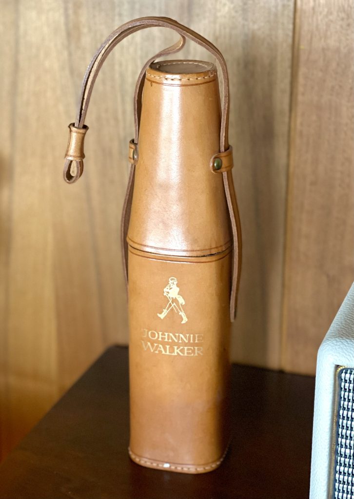 Läderfodral för flaska med logotype Johnnie Walker