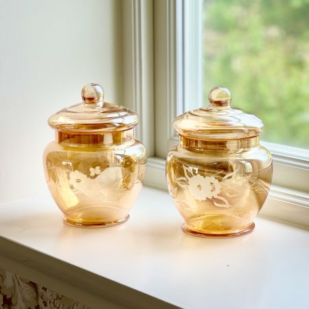 2 burkar i glas med lock