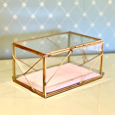 Skrin av glas och mässing