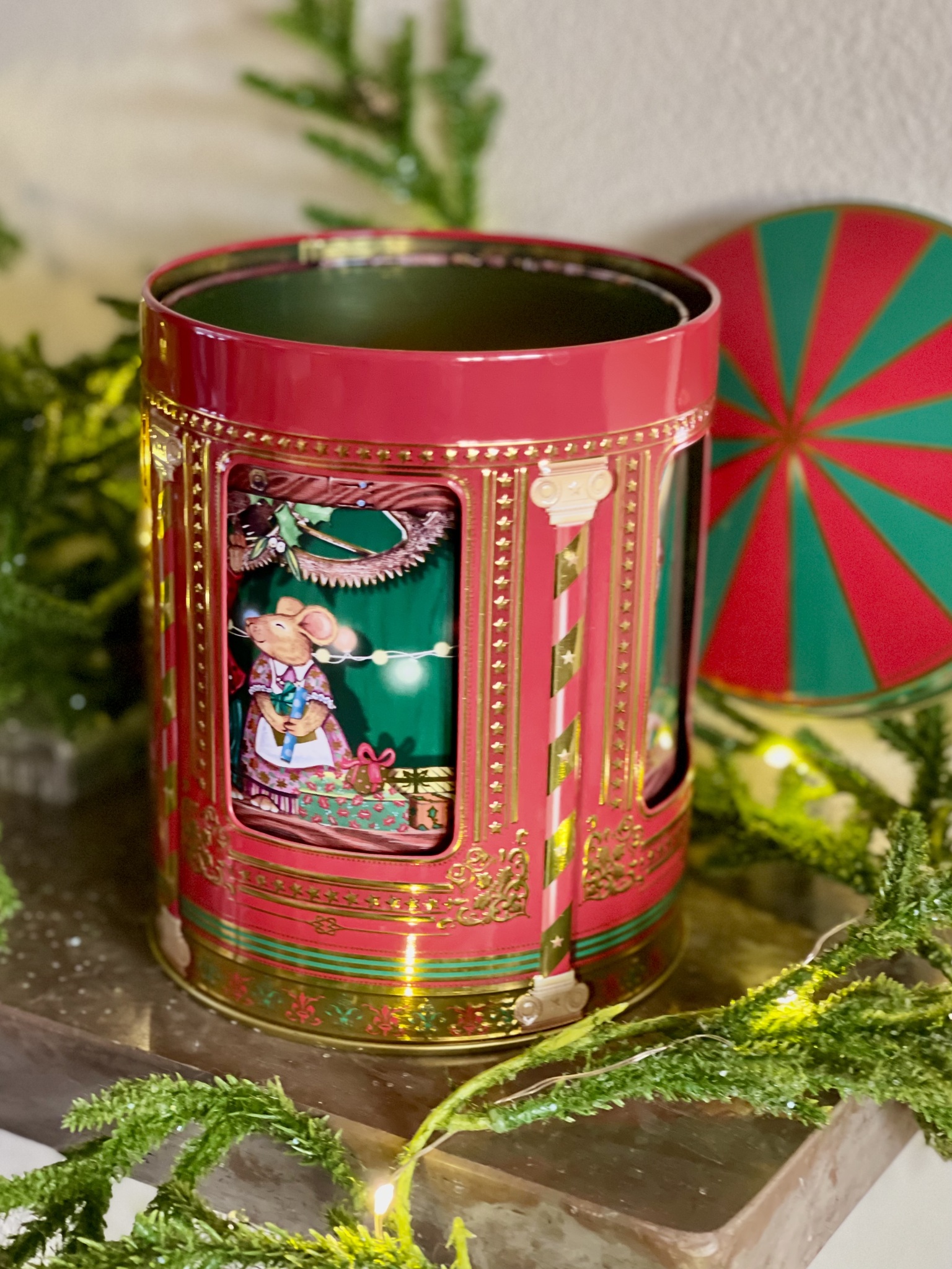 Plåtburk med speldosa ?Mössens julafton? - Bild 3