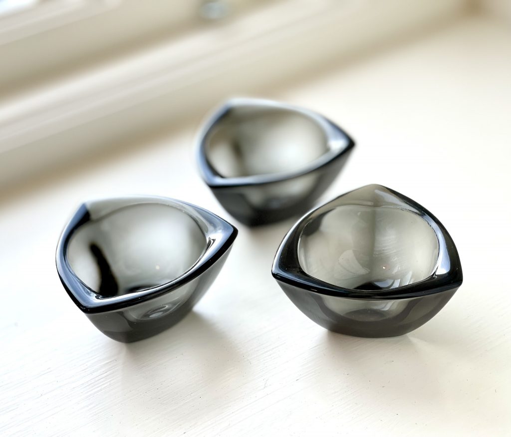 Set med 3 ljusstakar för värmeljus