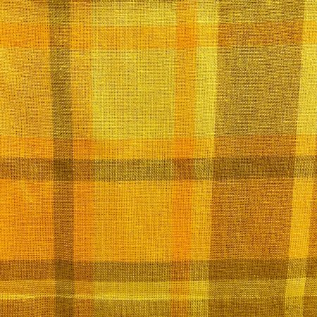 Gul storrutig vävd bordsduk (stearinfläck) 1960-tal