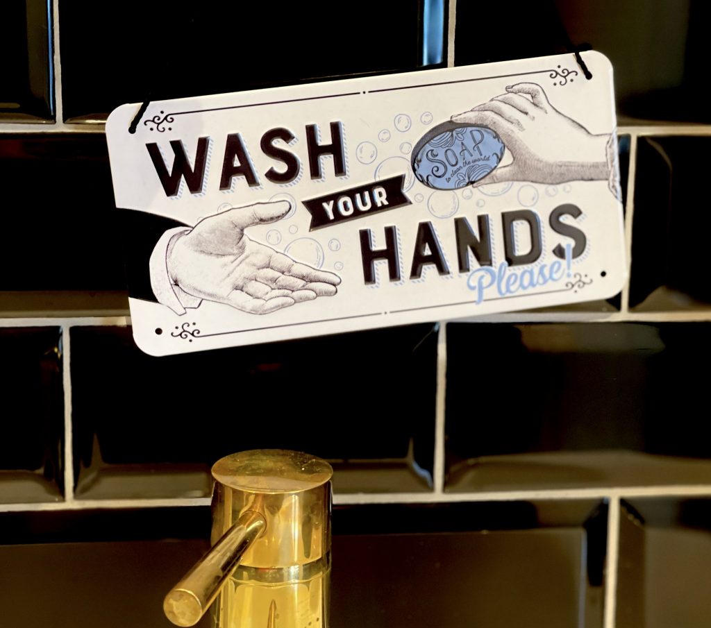 Plåtskylt ?Wash your hands? 10x20 cm
