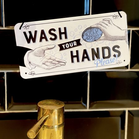 Plåtskylt ?Wash your hands? 10x20 cm