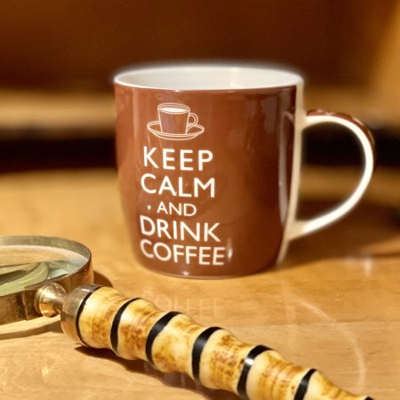 Kopp av porslin ?Keep calm and drink coffee?