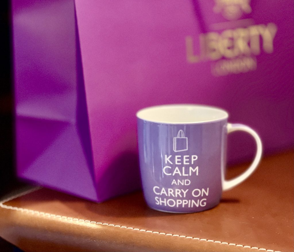 Kopp av porslin ?Keep calm and carry on shopping?