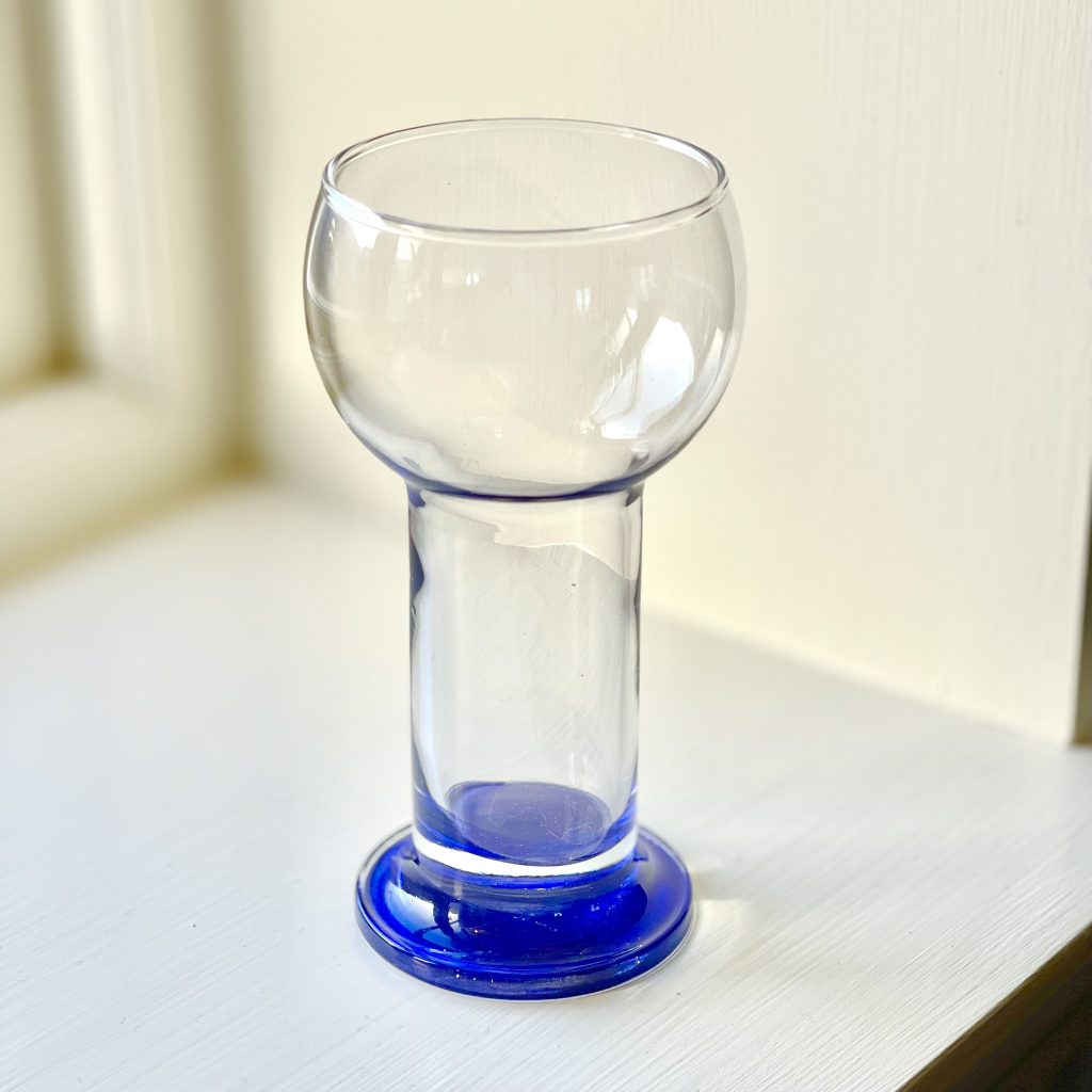 Ölglas/vas med blå fot