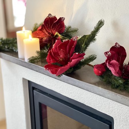 Girlang med gran och röda blommor 160 cm