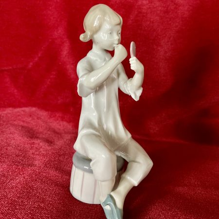 Figurin GDR nr 14 Flicka som speglar sig