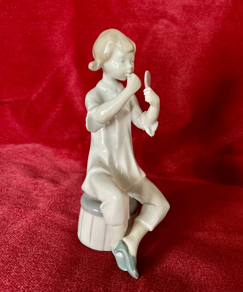 Figurin GDR nr 14 Flicka som speglar sig