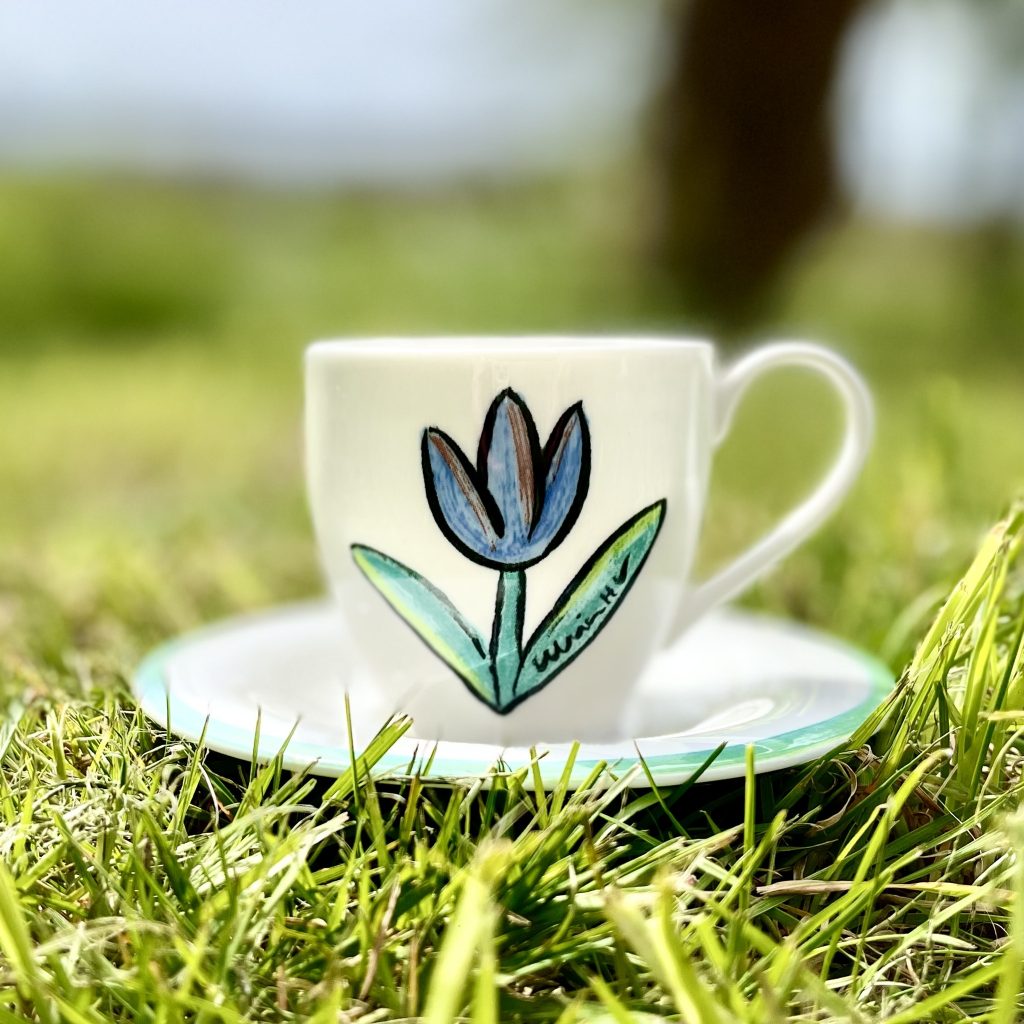 Kaffekopp med fat Tulipa Ulrika Hydman Vallien