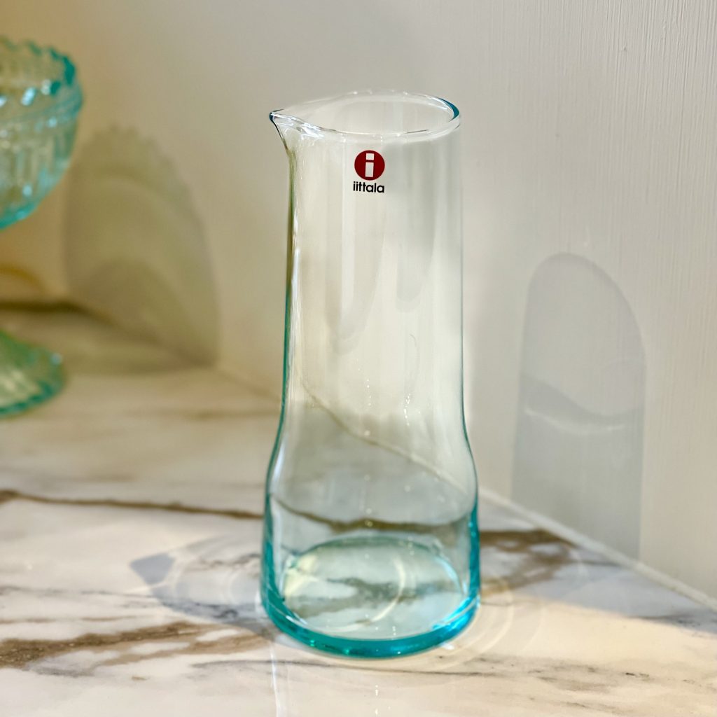Liten kanna av glas  Iittala ?Essence? water green
